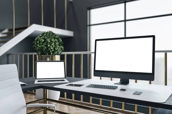 奢侈品总监的工作空间与笔记本电脑和计算机在桌子上 工作场所和生活方式的概念 3D渲染 — 图库照片