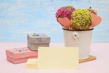 Tatil decotation ile açık renkli tebrik kartı. 