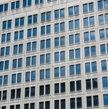 Gündüzleri modern şehir mimarisinin düşük açılı görüntüsü