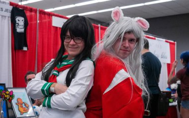 Montreal, Quebec, Kanada - 7 Temmuz 2019: Comiccon: Cosplayers: Inuyasha ve Kagome Higurashi