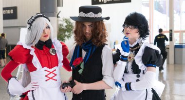 Montreal, Quebec, Kanada - 7 Temmuz 2019: Comiccon: Cosplayers (desaturated background)