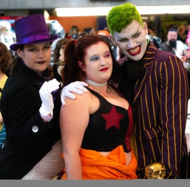 Montreal, Quebec, Kanada - 7 Temmuz 2019: Comiccon: Batman kötü adamları resimler için poz veriyor