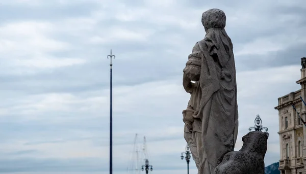 Trieste Itália Outubro 2019 Costas Uma Estátua Piazza Unita Italia — Fotografia de Stock