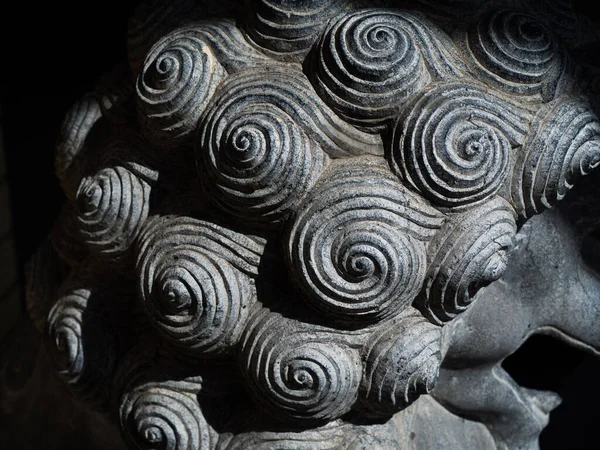 Cachos Mármore Uma Estátua Leão Chinês Preto Branco — Fotografia de Stock