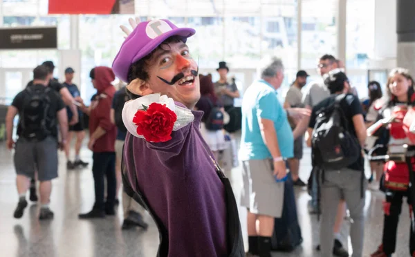 Montreal Quebec Canada July 2019 Comiccon Cosplayer Waluigi Pointing Rose — 스톡 사진