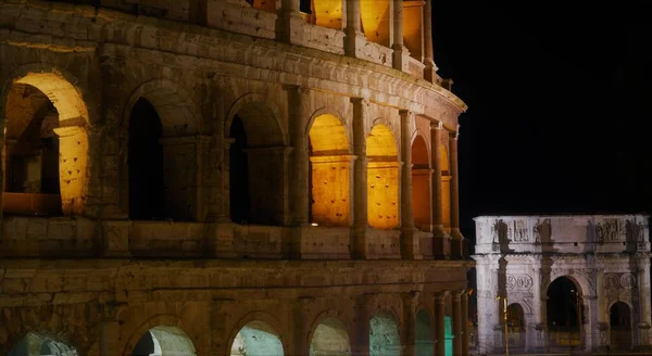 Roma Itália Dezembro 2018 Coliseu Com Arco Constantino Segundo Plano — Fotografia de Stock