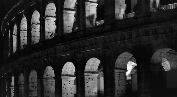 Roma Itália Dezembro 2018 Coliseu Detalhe Duas Fileiras Arcos Noite — Fotografia de Stock