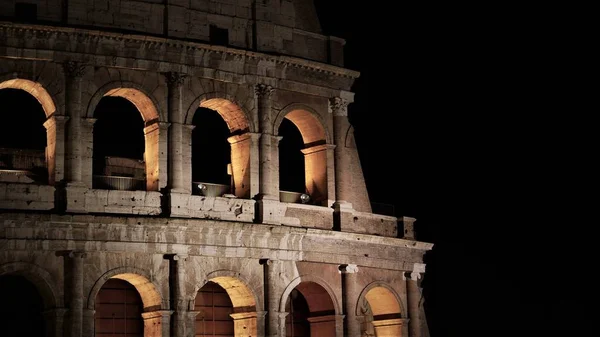 Roma Itália Dezembro 2018 Coliseu Detalhe Com Céu Negro Noite — Fotografia de Stock