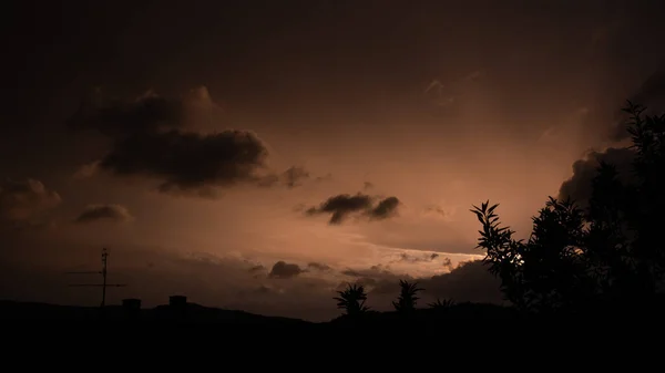 Zicht Wolken Silhouet Zonsondergang Achtergrond Kopieer Ruimte — Stockfoto
