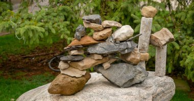 Gündüz taş yığını.