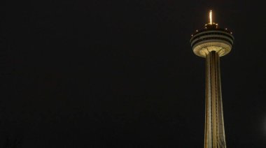 TORONTO, ON - CRCA HAZİRAN, 2015 Cn Tower 'ın Rogers Center' ın içinden görüntüsü
