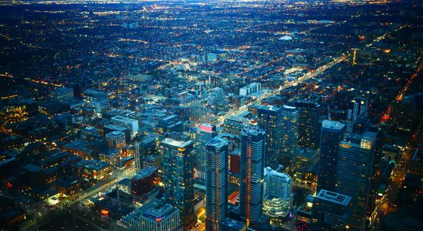 Légi Felvétel Éjszakai Forgalomról Megvilágított Városi Autópályáról Alsó Átkelőhelyről Toronto — Stock Fotó