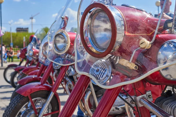 Velhas motos vermelhas jawa. Cheboksry, Rússia, 05 / 09 / 2019 — Fotografia de Stock