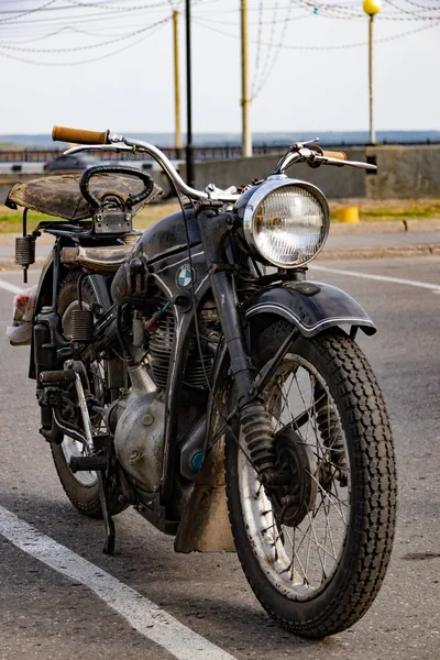Παλιά μοτοσικλέτα BMW E35. Πόλη Τσέμποκσάρι, Ρωσία, 22/09/2018 — Φωτογραφία Αρχείου