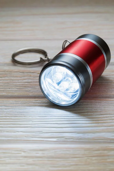 LED ficklampa nyckelring. — Stockfoto