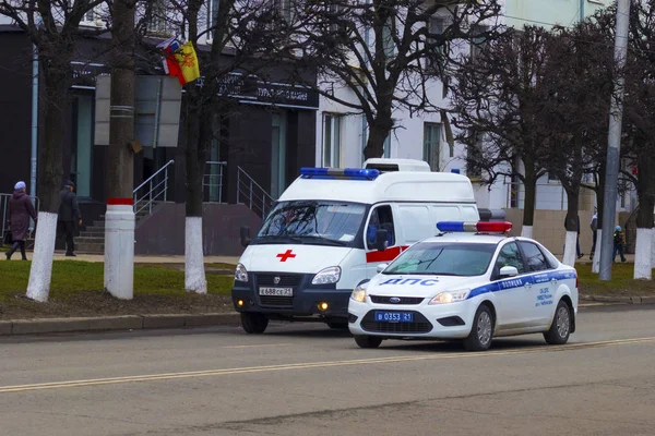 Autó mentő-és közúti járőrszolgálat. City of Cheboksary, chuvash Köztársaság, Oroszország, 01/05/2018 — Stock Fotó