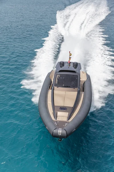 Inflatable motor boat in formentera, spain — Stock Photo, Image