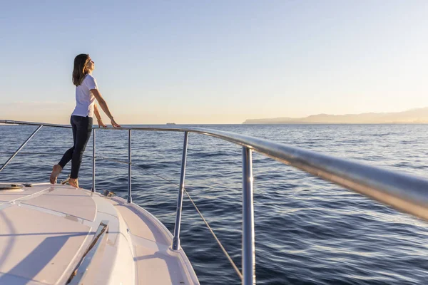 Happy woman on the yacht — Stock Photo, Image