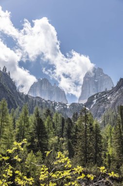 Rienza vadisi lavaredo üç peaks (Tre Cime di Lavaredo gitmek için yürüyüş yolu)