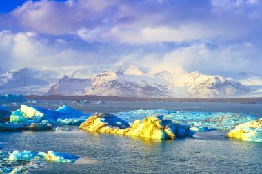 Jokulsarlon (buzul nehir lagün), büyük bir buzul Gölü kenarındaki Güneydoğu İzlanda'daki Vatnajokull Milli Parkı.