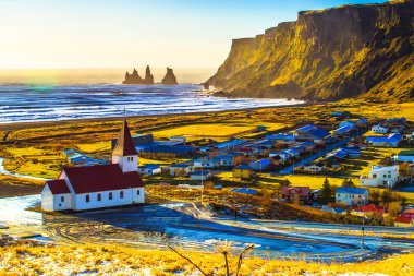 Vik köyü (Vik i Myrdal), İzlanda'nın en güneydeki köyü, adanın etrafındaki ana çevre yolu üzerinde yer alan.