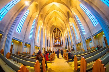 Reykjavik, İzlanda - 2 Kasım 2017 - Hallgrimskirkja'nın İçişleri (Hallgrimur Kilisesi), Reykjavik'te bir Lutheran kilisesi (İzlanda Kilisesi)