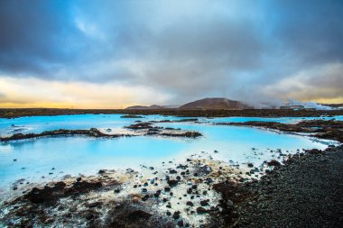 Blue Lagoon, Reykjanes Yarımadası'nda Grindavik bir lav alanında bulunan jeotermal spa, güneybatı İzlanda