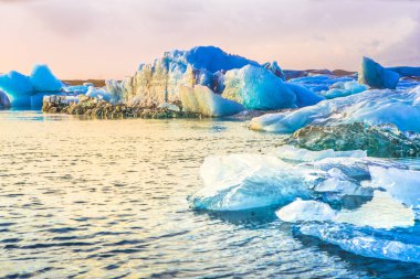 Jokulsarlon (buzul nehir lagün), büyük bir buzul Gölü kenarındaki Güneydoğu İzlanda'daki Vatnajokull Milli Parkı.
