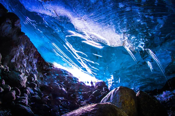 Ledová Jeskyně Přírodní Jevy Které Zimě Formují Ledovců Tekoucí Vodou — Stock fotografie