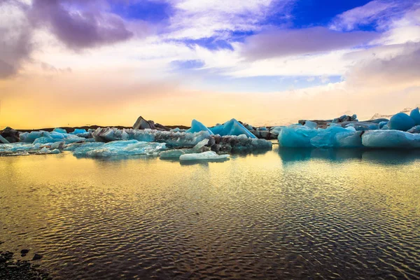 Γιόκουλσάρλον Παγόμορφο Ποταμό Λιμνοθάλασσα Μια Μεγάλη Παγετώδης Λίμνη Στην Άκρη — Φωτογραφία Αρχείου