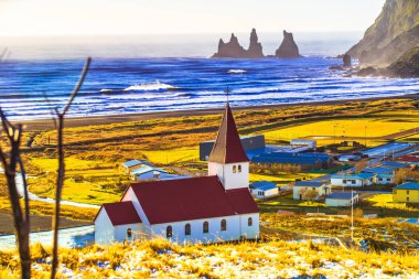 Vik köyü (Vik i Myrdal), İzlanda'nın en güneydeki köyü, adanın etrafındaki ana çevre yolu üzerinde yer alan.