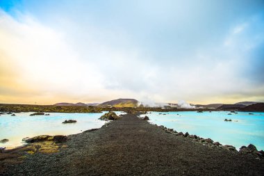 Blue Lagoon, Reykjanes Yarımadası'nda Grindavik bir lav alanında bulunan jeotermal spa, güneybatı İzlanda