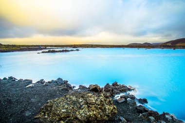 Blue Lagoon, Reykjanes Yarımadası'nda Grindavik bir lav alanında bulunan jeotermal spa, güneybatı İzlanda