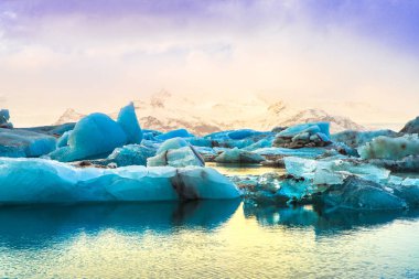Jokulsarlon (buzul nehir lagün), büyük bir buzul Gölü kenarındaki Güneydoğu İzlanda'daki Vatnajokull Milli Parkı.