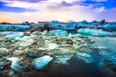 Jokulsarlon (buzul nehir lagün), büyük bir buzul Gölü kenarındaki Güneydoğu İzlanda'daki Vatnajokull Milli Parkı.