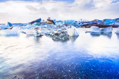 Jokulsarlon (buzul nehir lagün), büyük bir buzul Gölü kenarındaki Güneydoğu İzlanda'daki Vatnajokull Milli Parkı.