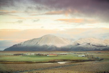  Route 1 veya Çevre Yolu (Hringvegur), İzlanda'nın yan görünümü