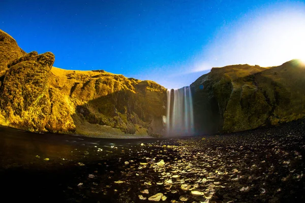 Skogafoss Wodospad Położony Rzece Skoga Południowej Islandii Klifach Byłego Wybrzeża — Zdjęcie stockowe