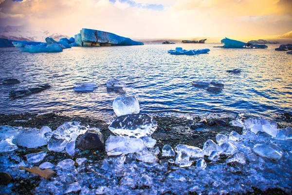 Jokulsarlon 冰川河泻湖 在冰岛东南部的 Vatnajokull 国家公园边缘的一个大冰川湖泊 — 图库照片