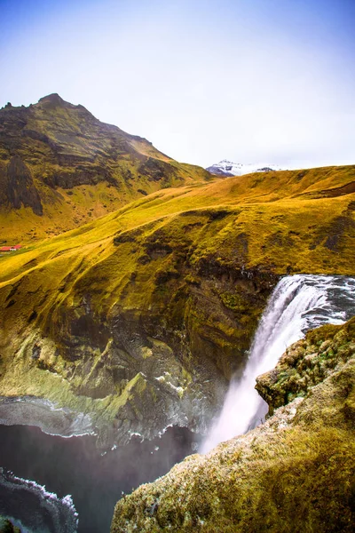 Skogafoss Wodospad Położony Rzece Skoga Południowej Islandii Klifach Byłego Wybrzeża — Zdjęcie stockowe