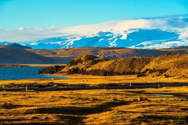 Вид Сбоку Озеро Роуд Hringvegur Фоне Природного Ландшафта Исландия — стоковое фото