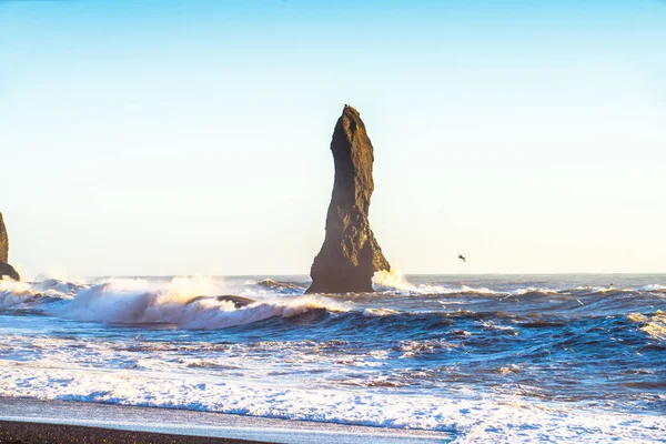 Haidrangur Mjoidrangur Nebo Skessudrangur Jeden Trollů Čedičových Hromádek Reynisdrangar Další — Stock fotografie