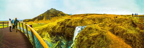 Skogafoss Uma Cachoeira Situada Rio Skoga Sul Islândia Nas Falésias — Fotografia de Stock