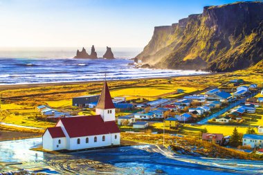 Vik köyü (Vik i Myrdal), İzlanda'nın en güneydeki köyü, adanın etrafındaki ana çevre yolu üzerinde yer alan.