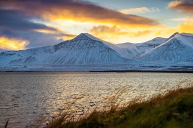  Route 1 veya Çevre Yolu (Hringvegur), İzlanda'nın yan görünümü