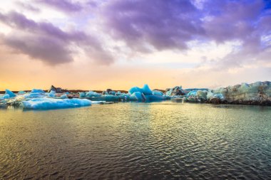 Jokulsarlon (buzul nehir lagün), büyük bir buzul Gölü kenarındaki Güneydoğu İzlanda'daki Vatnajokull Milli Parkı.