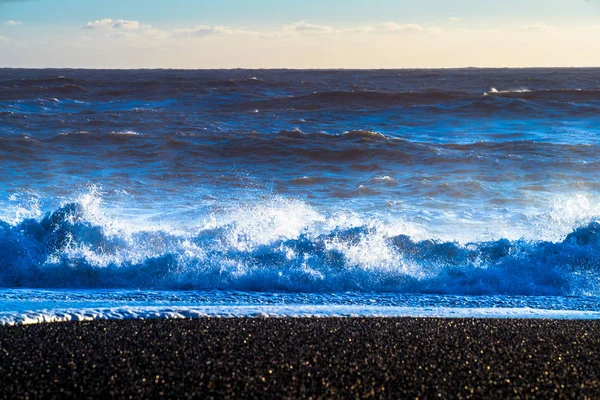 Reynisfjara Reynisfjoru Ein Weltberühmter Schwarzer Sandstrand Der Südküste Islands Neben — Stockfoto