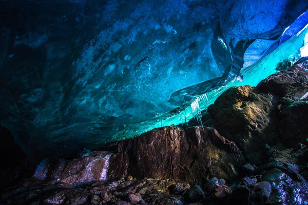 Isgrotte Naturlige Fænomener Dannet Gletsjere Vinteren Vand Der Løber Gennem - Stock-foto