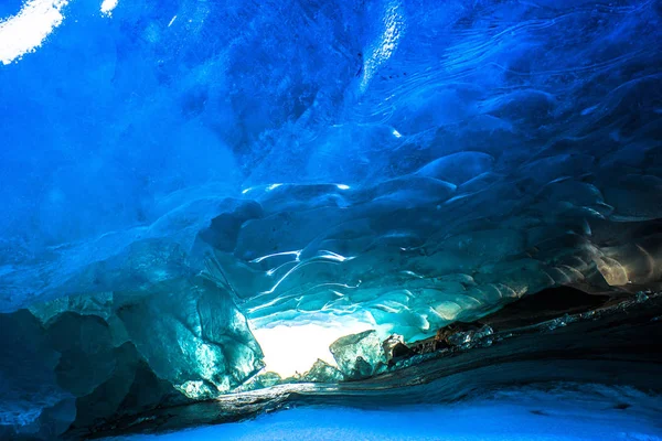 Ледниковая Пещера Природные Явления Образовавшиеся Ледниках Зимой Воды Протекающей Через — стоковое фото