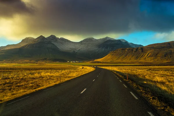 링베구르 Hringvegur 아이슬란드의 대부분을 연결하는 국도입니다 — 스톡 사진